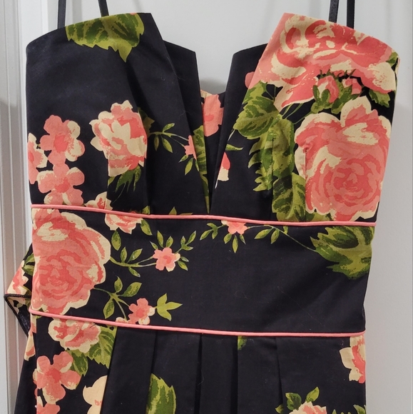 B. SMART Vintage Floral Strapless Midi Dress, size 4 - Picture 2 of 4